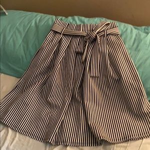 Hunte Monde women large skirt.